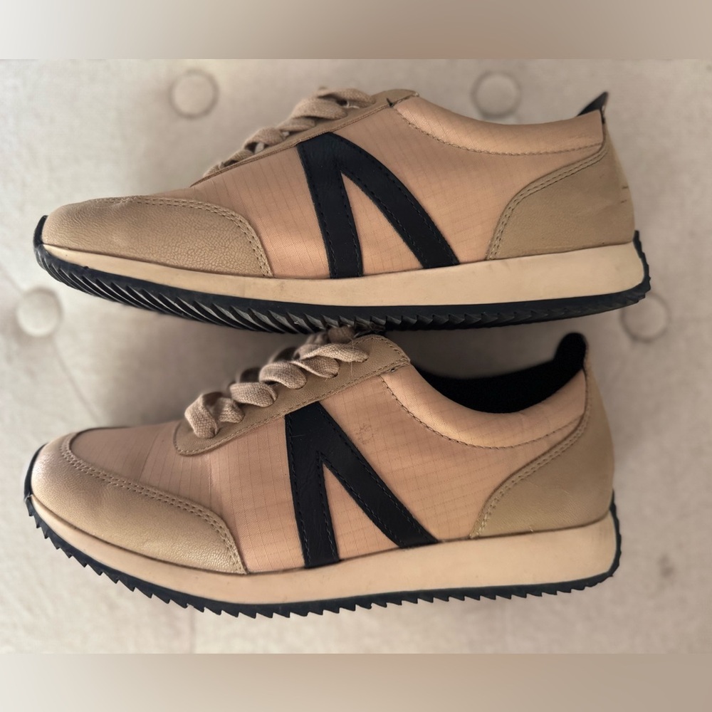 MIA Sneakers